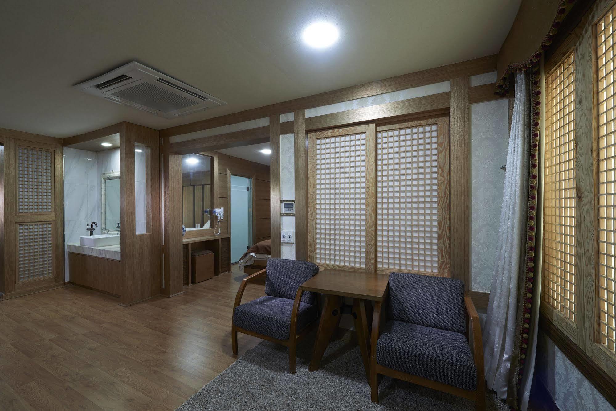 Benikea Premier Hotel Siheung Luaran gambar