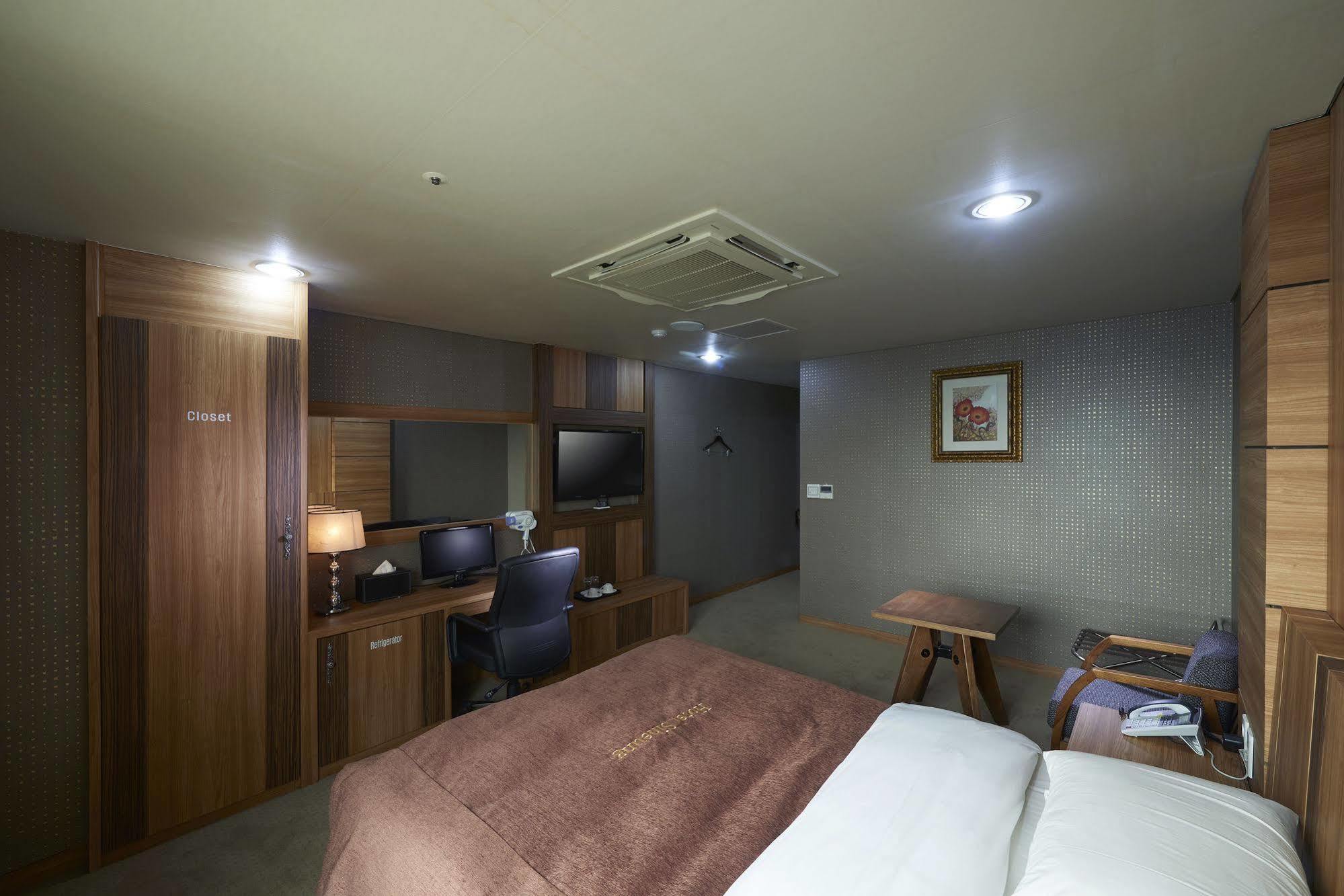 Benikea Premier Hotel Siheung Luaran gambar