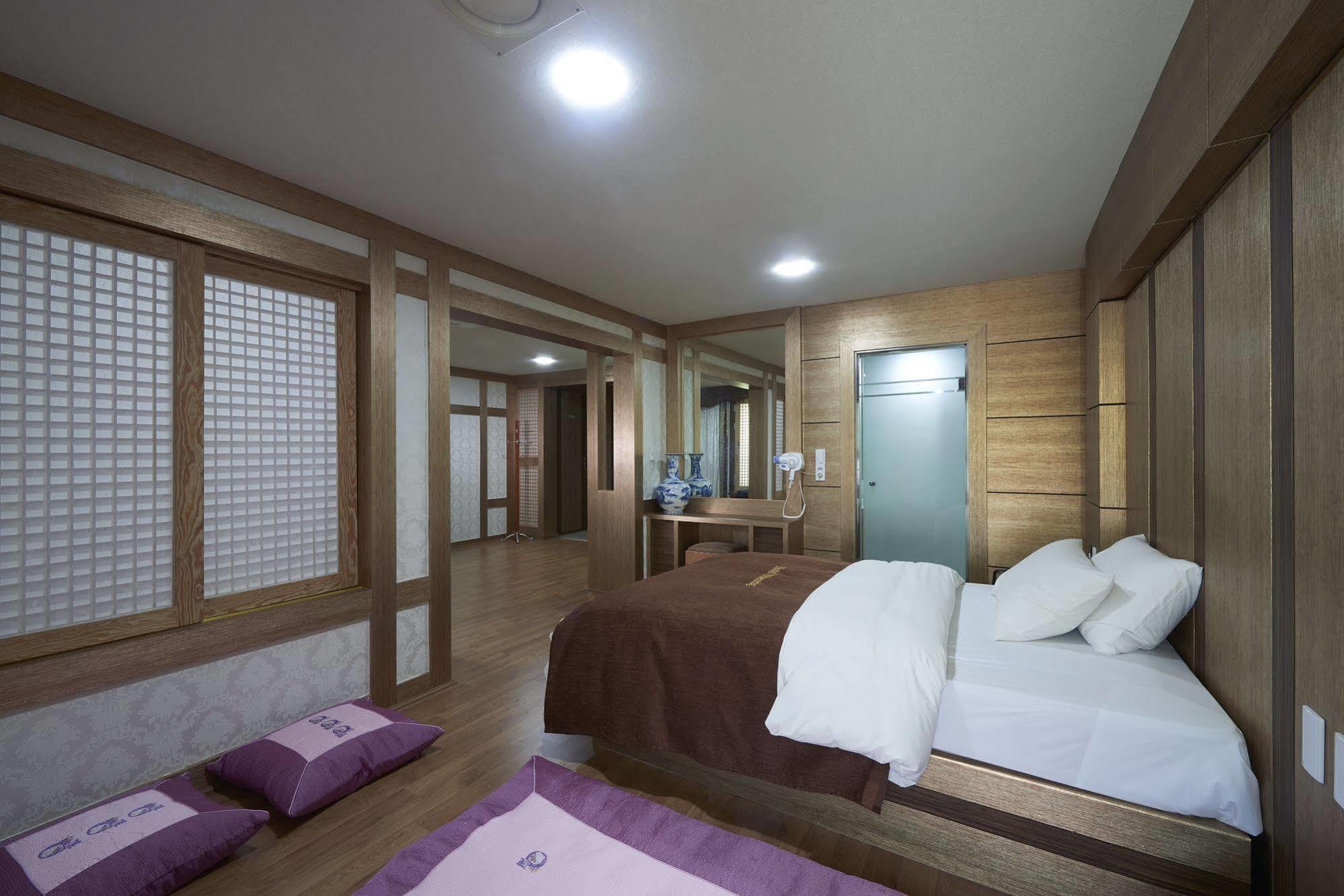 Benikea Premier Hotel Siheung Luaran gambar